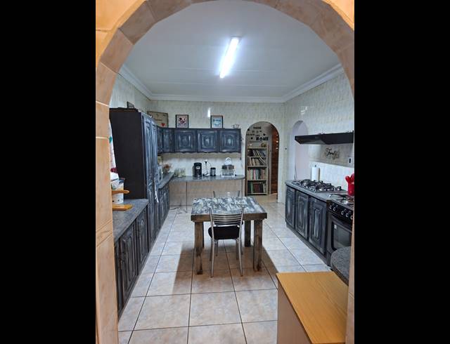 4 BEDROOM HOUSE TO LET IN VANDERBIJLPARK SE 2